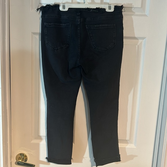 Ladies size 32 Kensie Black Jeans with destruction/raw edge - Picture 3 of 10